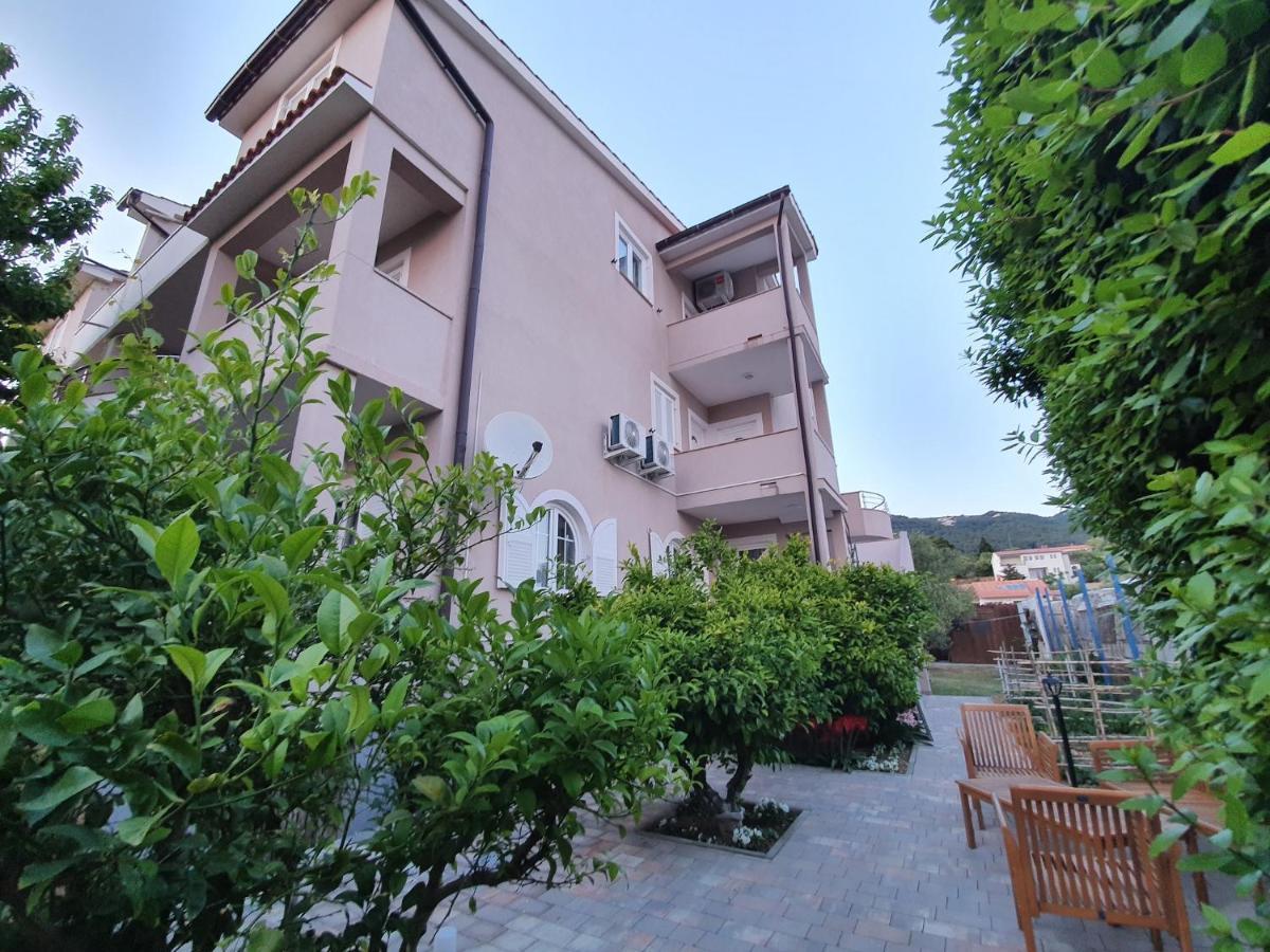 Apartments Leon 2 Banjol Екстер'єр фото