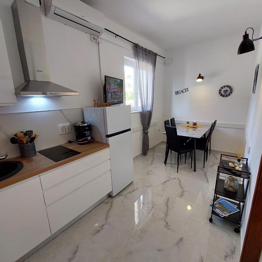 Apartments Leon 2 Banjol Екстер'єр фото