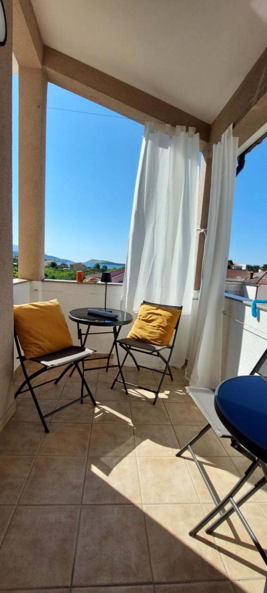 Apartments Leon 2 Banjol Екстер'єр фото